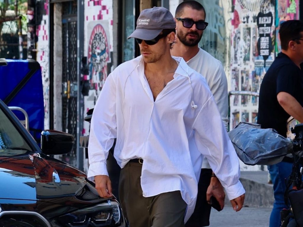 Harry Styles and Zoë Kravitz Do Fall Boyfriend-Summer Girlfriend Style